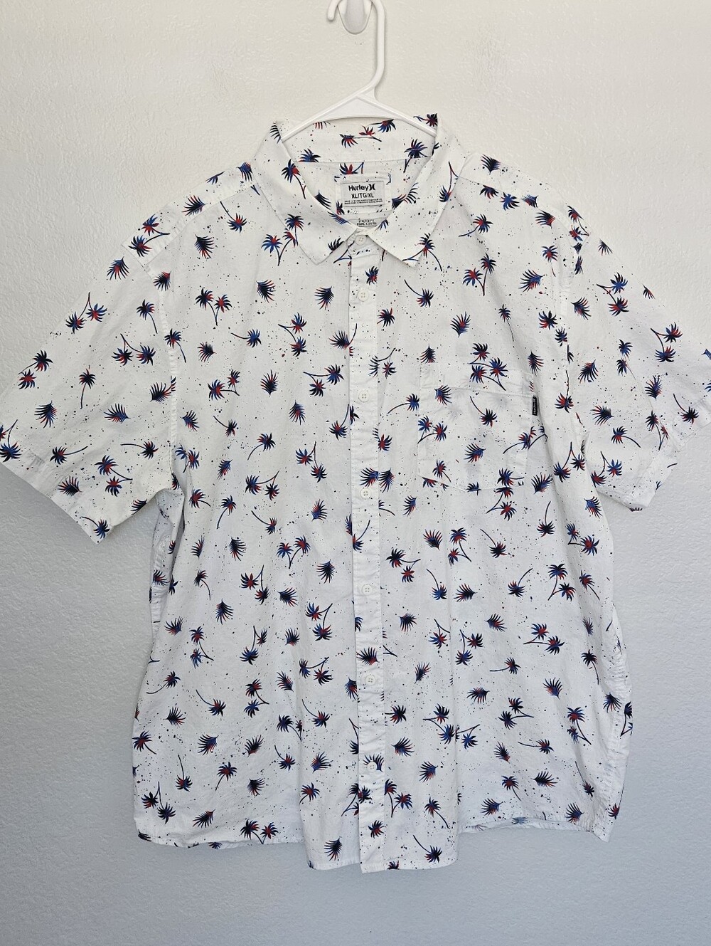 Hurley Palm Trees Red White Blue Button Down Short Sleeve Mens XL Allover Print